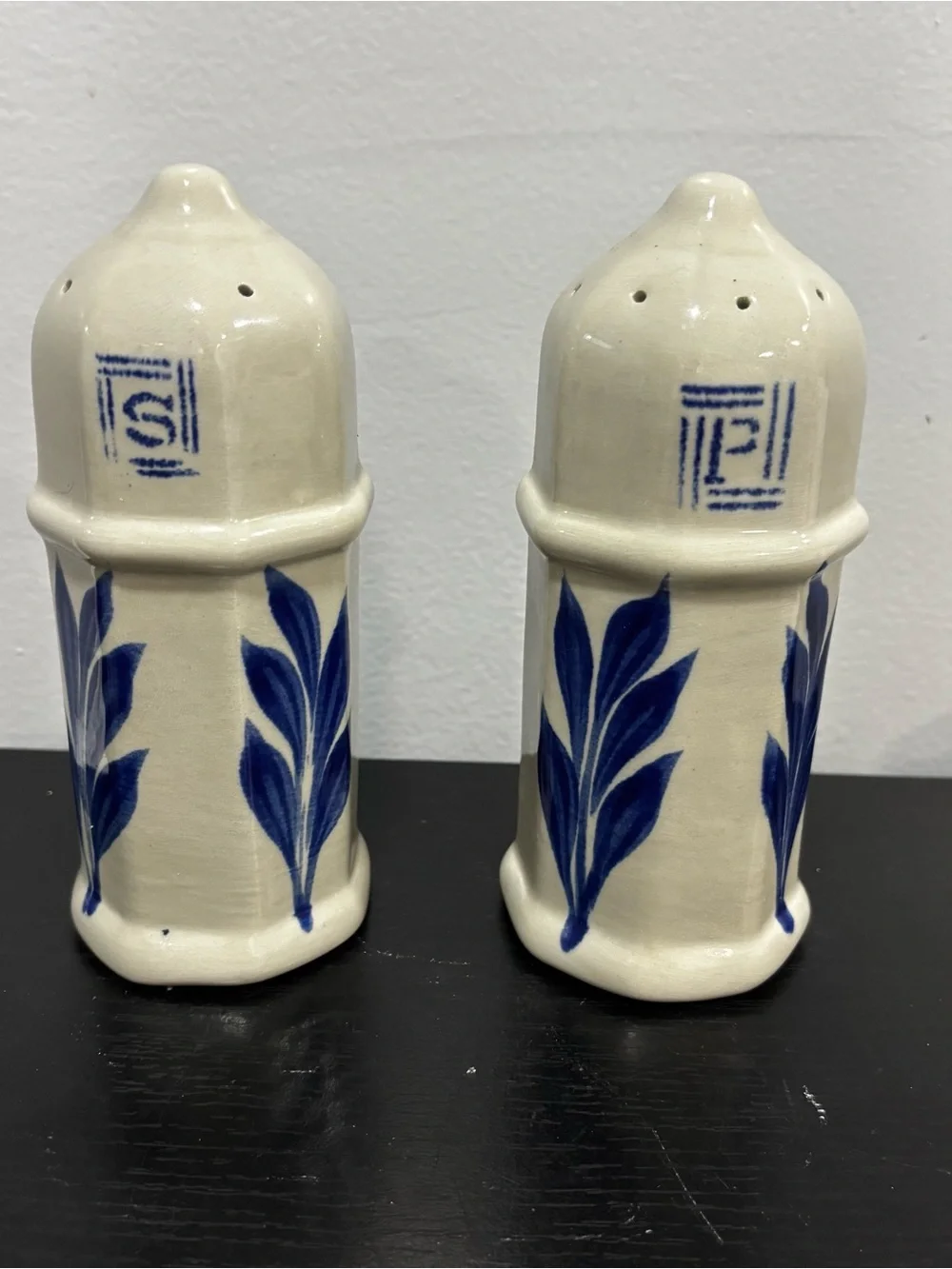 Williamsburg potter Ceramic Cream and Blue Leaf Salt & Pepper Shaker Set